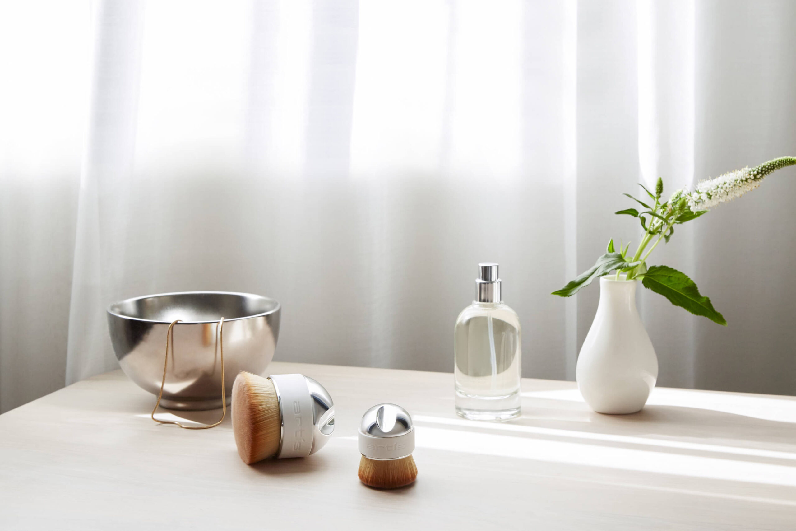 26_EM_PALMBRUSH_PALM-MINI_LIFESTYLE_ARTIS 8.30.18_BW_ 20