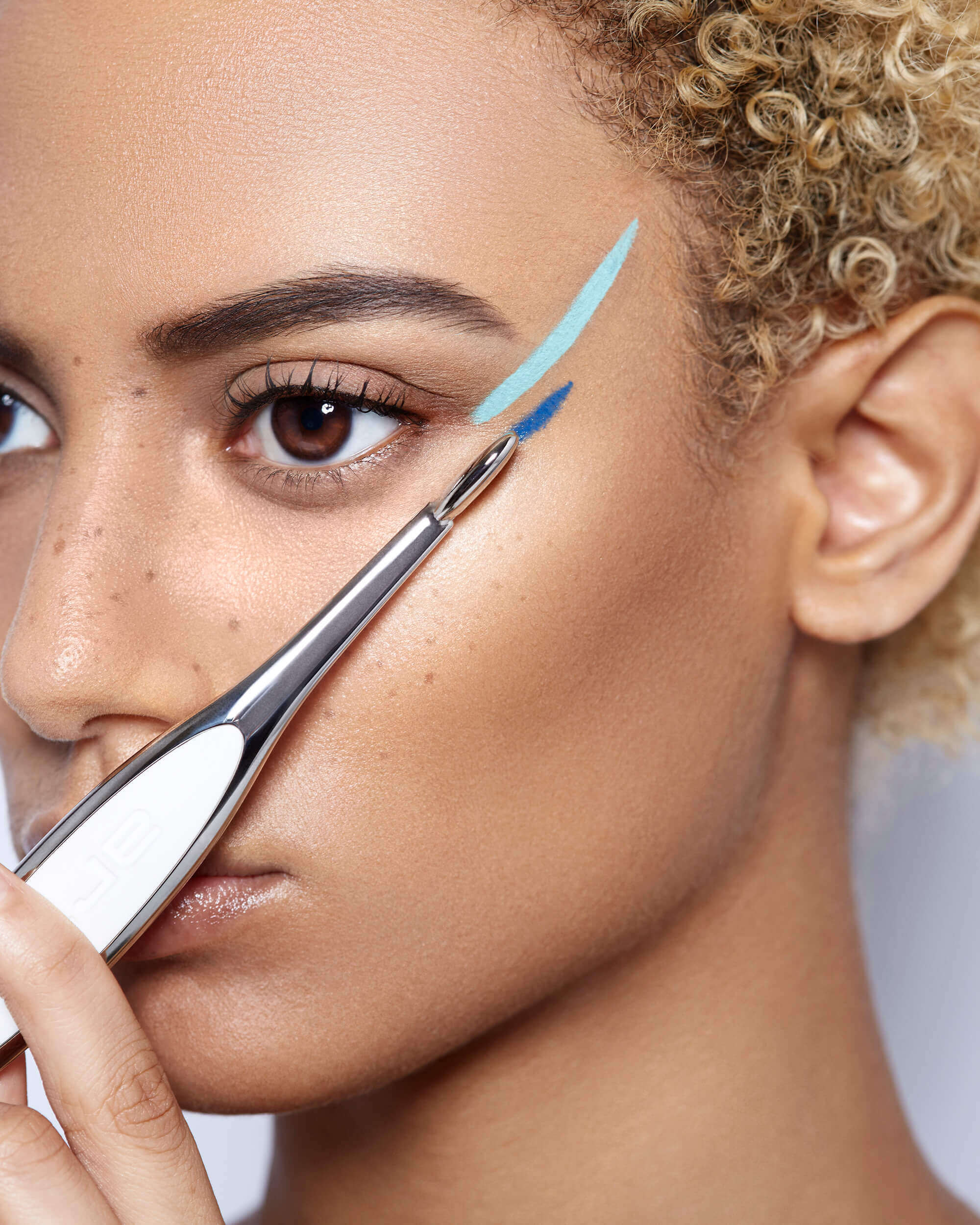 6_JewelTonedLook_Still_BrushPlacement_ARTIS 11.20.18_BW_ 7