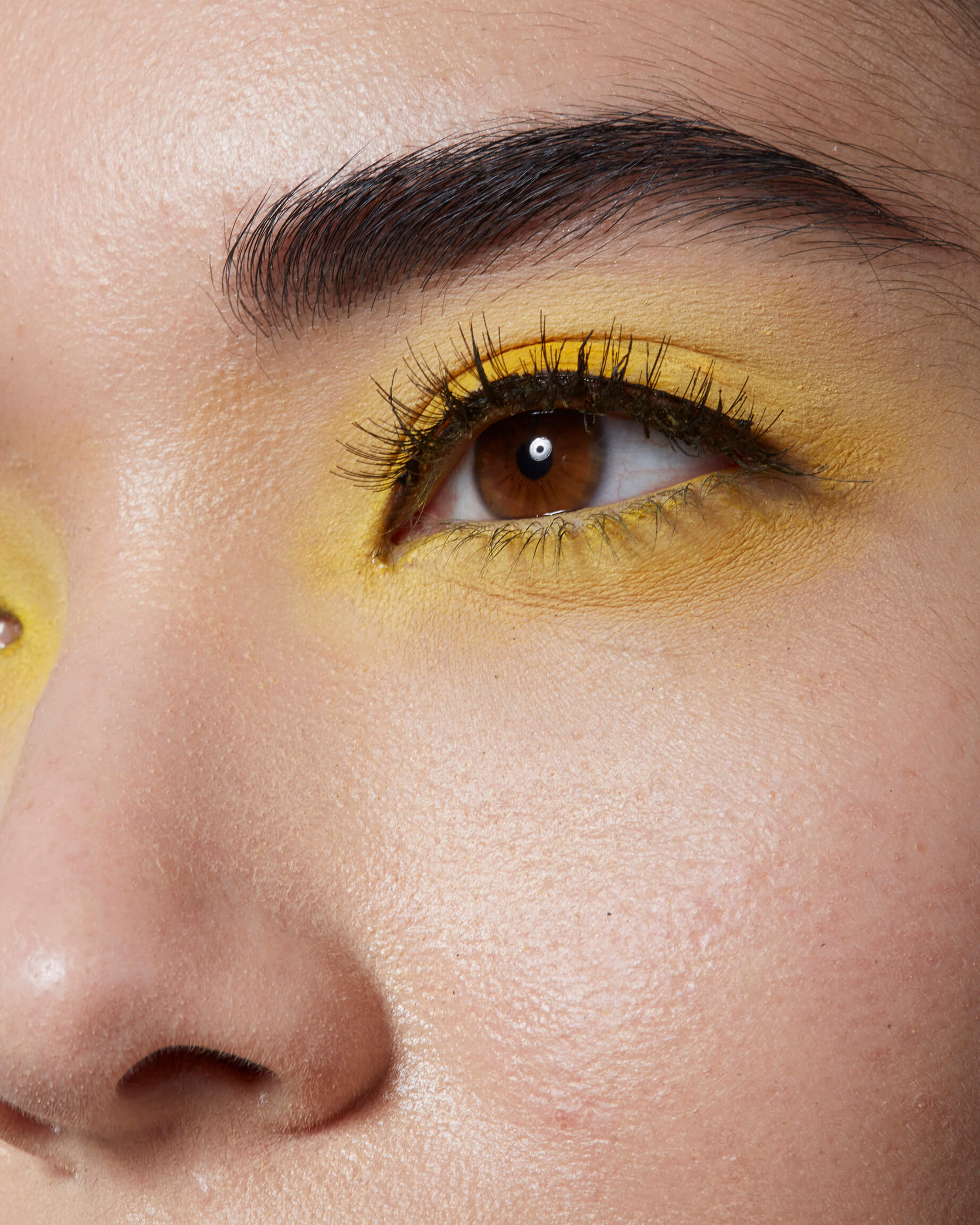 6_PastelYellowLook_Still_DetailShot_ARTIS 1.4.19_BW_ 16