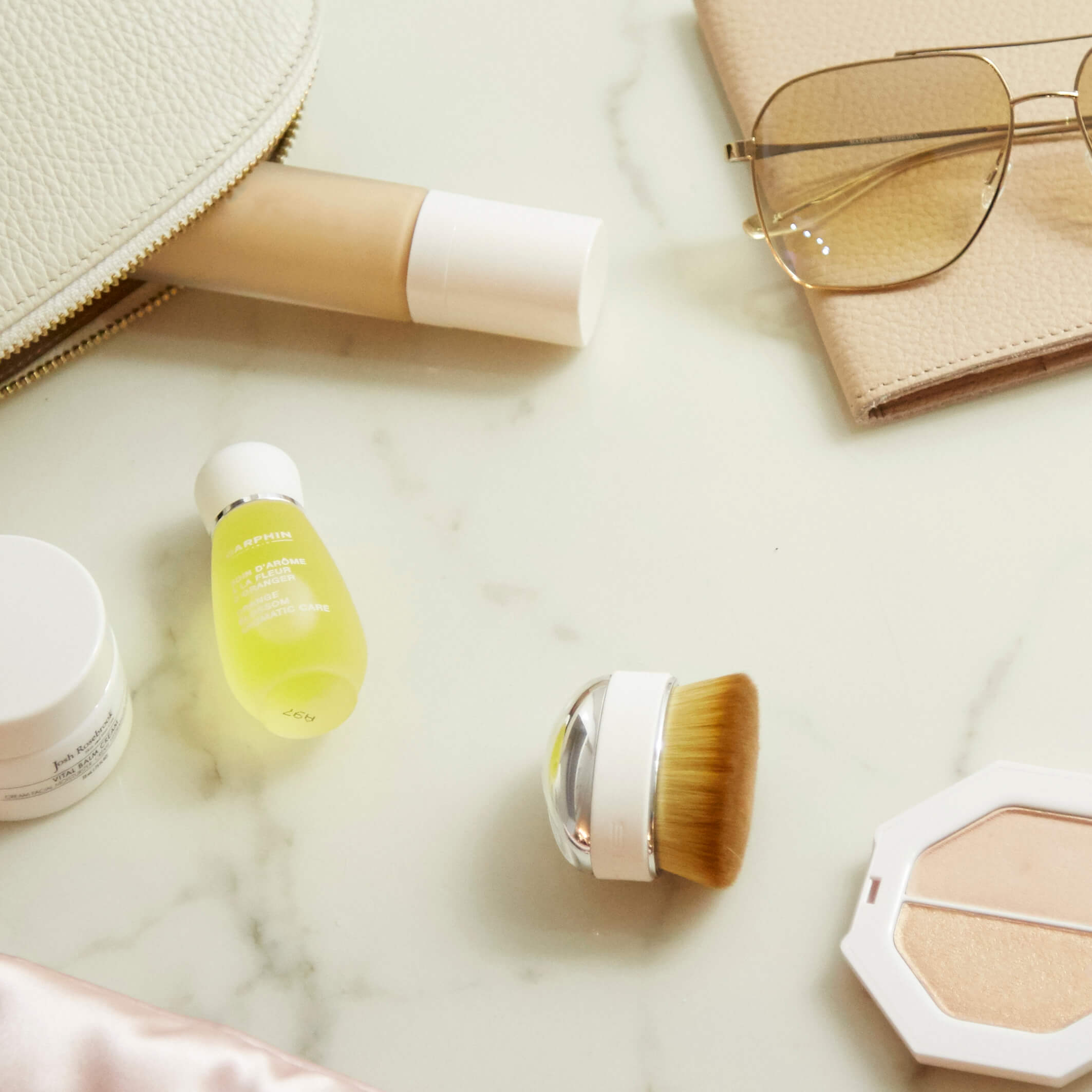 9_WinterTravel_Still_Flatlay_ARTIS 1.4.19_BW_ 25_2